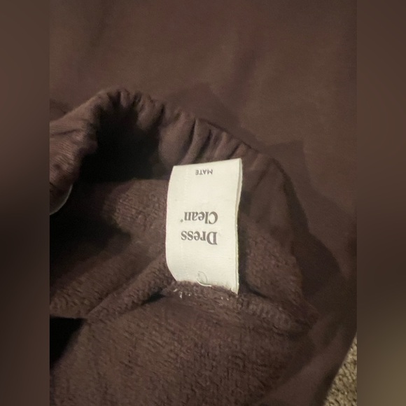 MATE THE LABEL
Organic Fleece Straight Leg Sweatpant
Color: PLUM
Size: MEDIUM - Picture 7 of 9